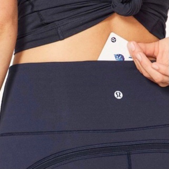 Lululemon Fresh In Mesh Leggings Crop 19" in Midnight Navy - Picture 3 of 8